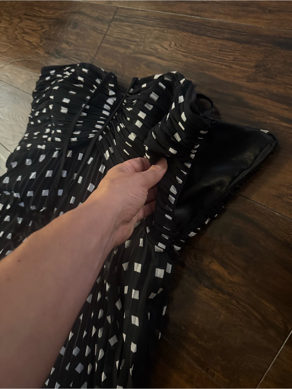 Ann Taylor Black and White Strapless Pleated Sundress - Picture 7 of 7